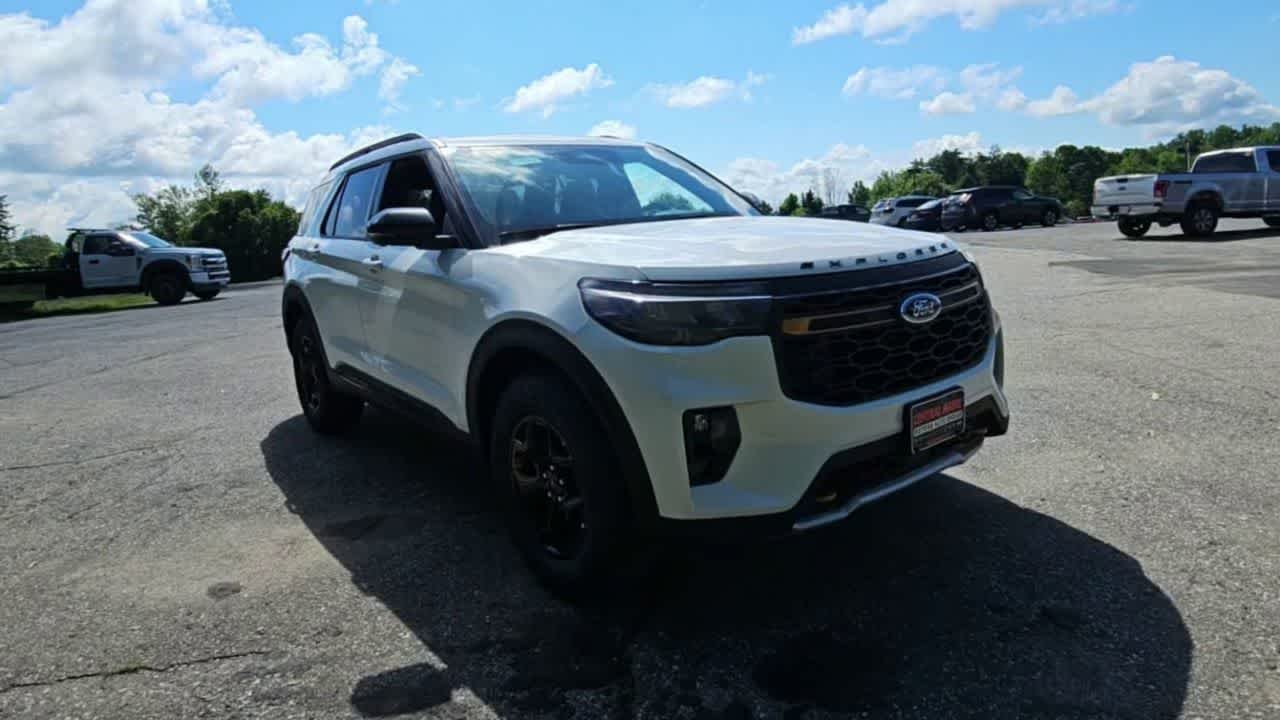 New 2026 Star White Metallic Tri-Coat Ford Tremor® image 2