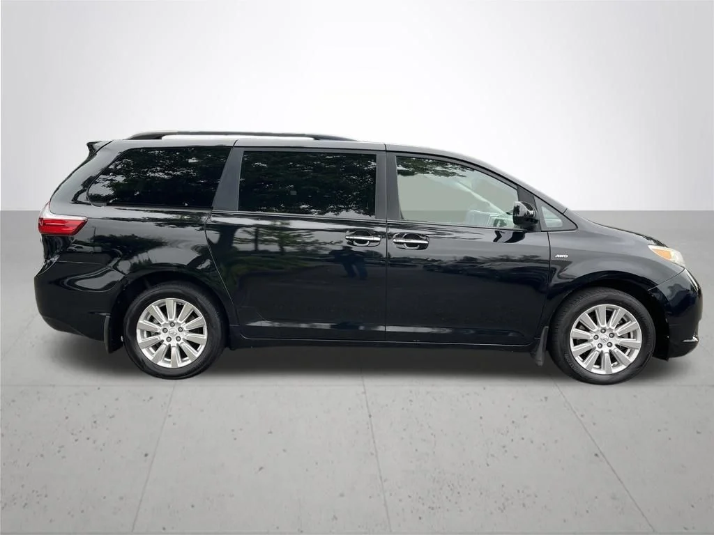 Used 2017 Black Toyota XLE image 4