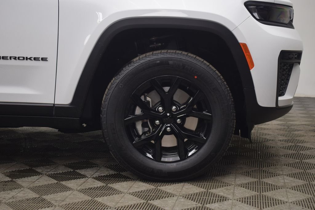 New 2026 Bright White Clear-Coat Exterior Paint Jeep  image 6