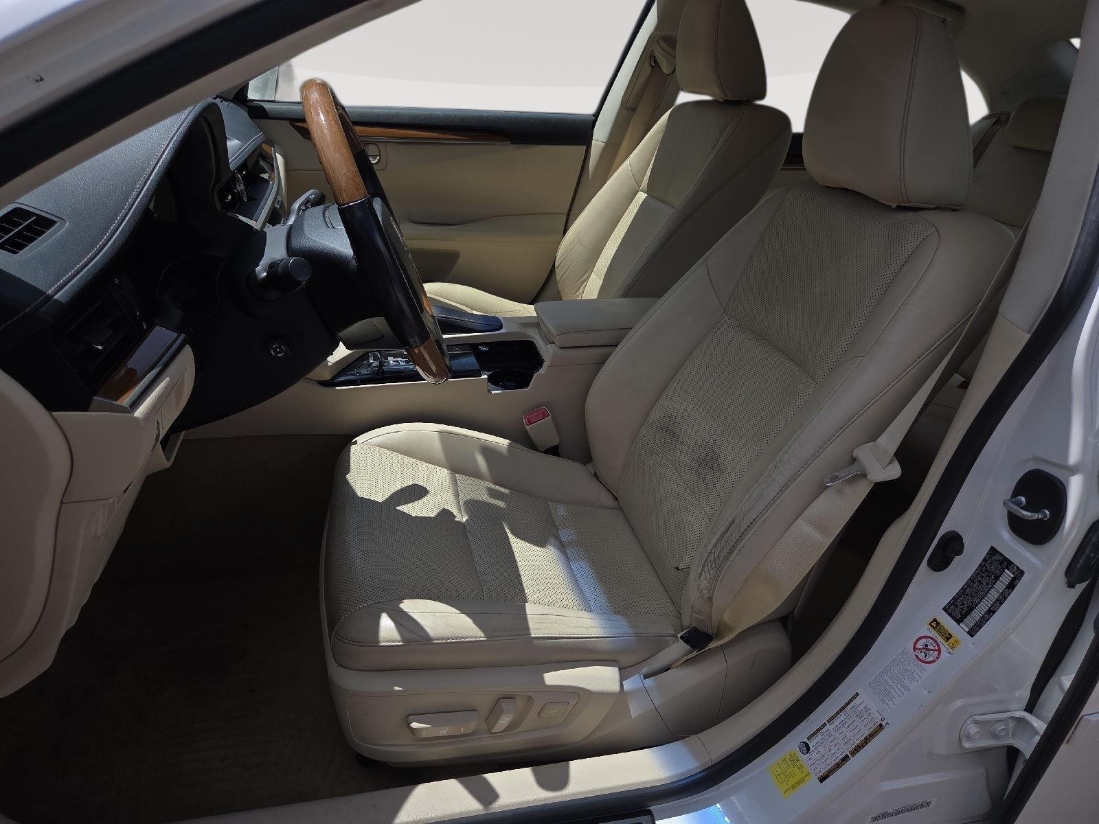Used 2013 Starfire Pearl Lexus Hybrid image 8