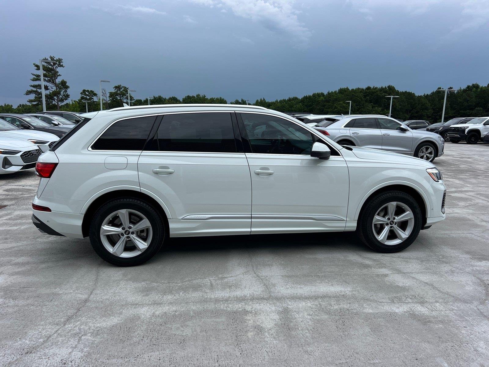 Used 2025 Carrara White Audi Premium image 4