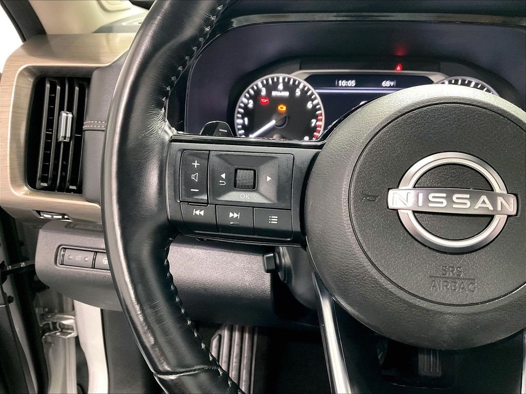 Used 2023 Silver Nissan Platinum image 24