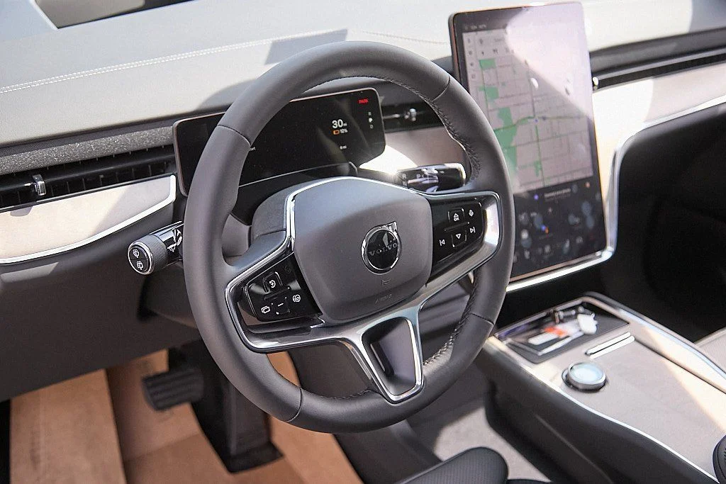 2025 Volvo EX90 Ultra - Photo 13