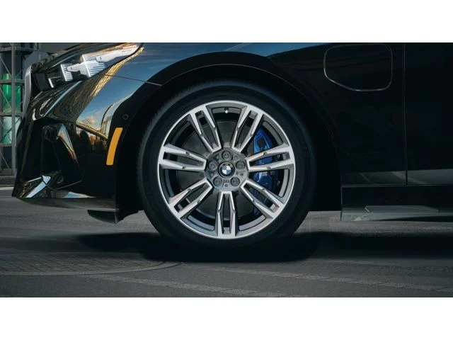 Used 2026 Black Sapphire Metallic BMW 550e xDrive image 7