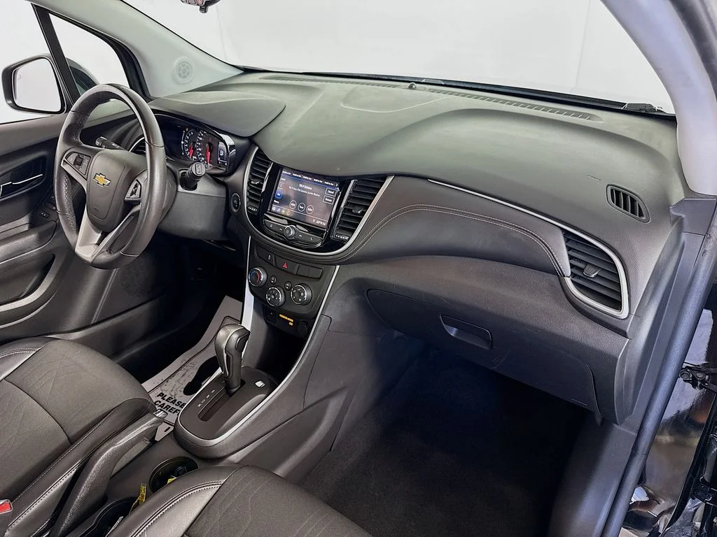 Used 2020  Chevrolet LT image 27