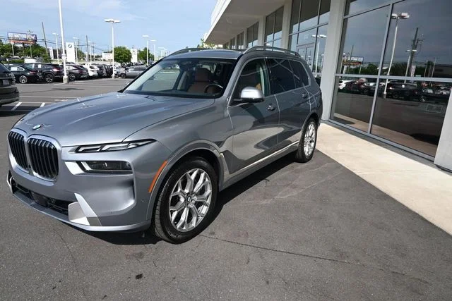 Used 2024 Gray BMW xDrive40i image 17