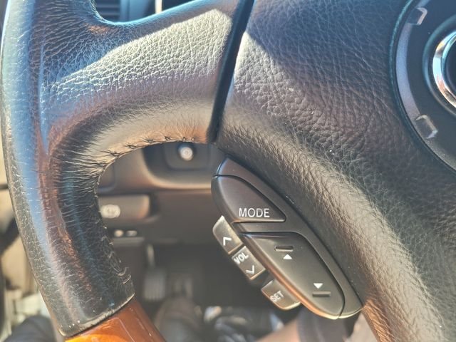 Used 2006 White Lexus 430 image 29