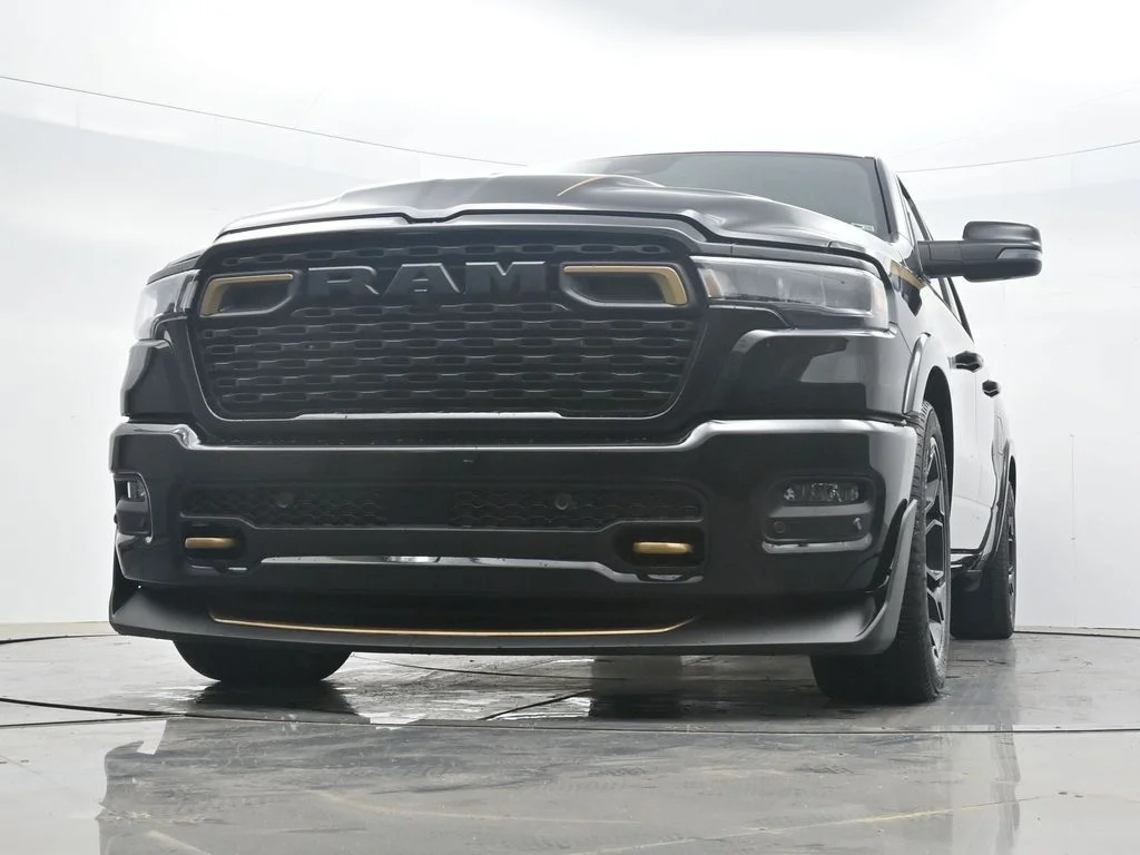 New 2026 Diamond Black Crystal Pearl-Coat Exterior Paint RAM Big Horn image 33