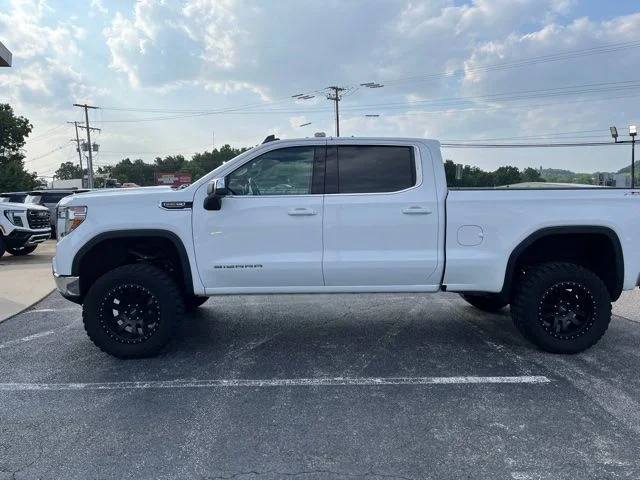 Used 2022 White GMC SLE image 3
