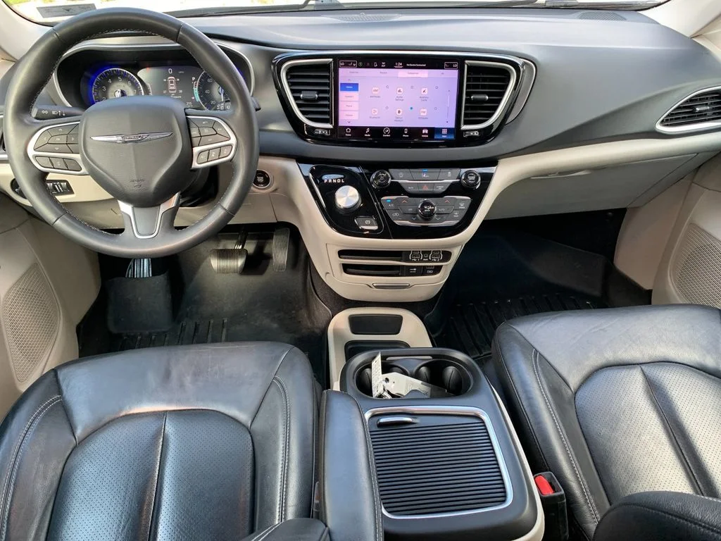 Used 2022 White Chrysler Touring L image 16
