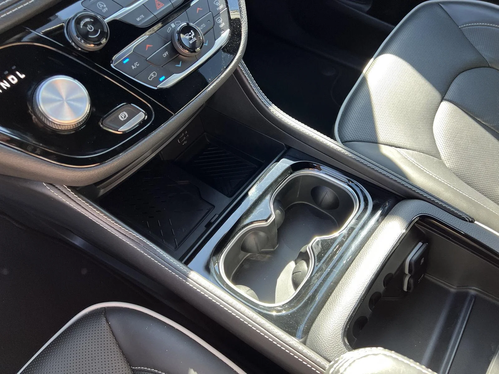 2026 Chrysler Pacifica Limited - Photo 25