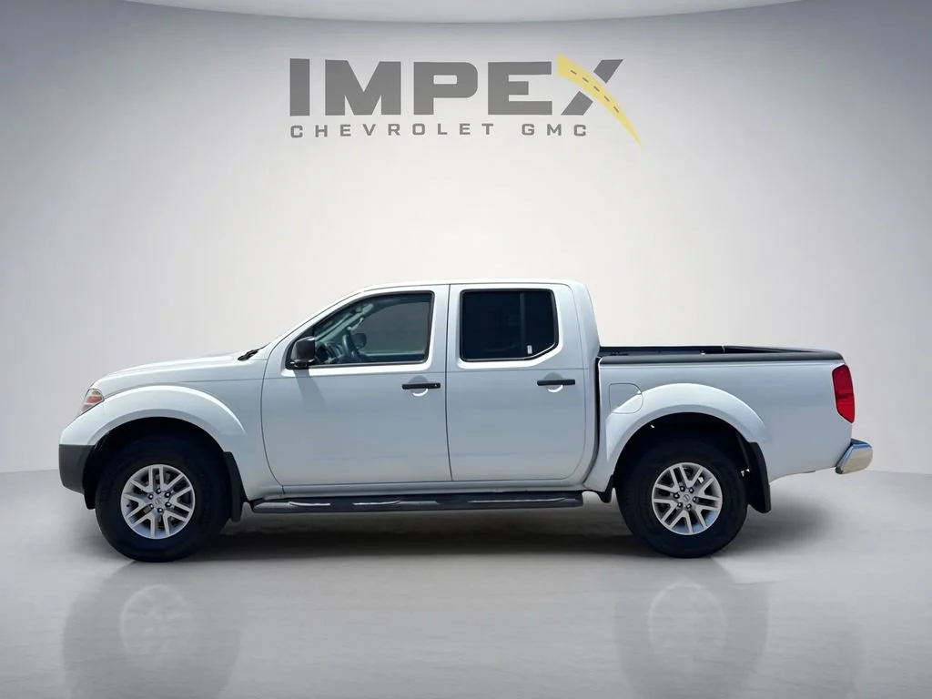 Used 2016  Nissan SV image 2