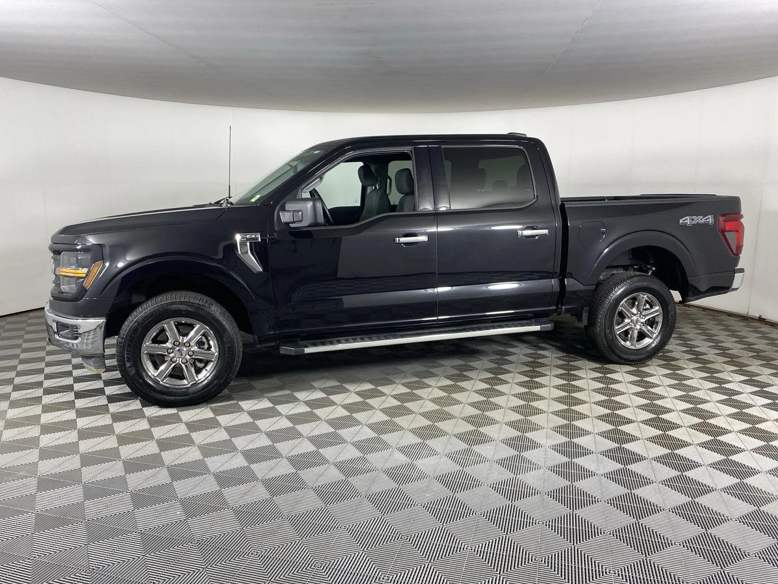 Used 2025 Agate Black Ford XLT image 7