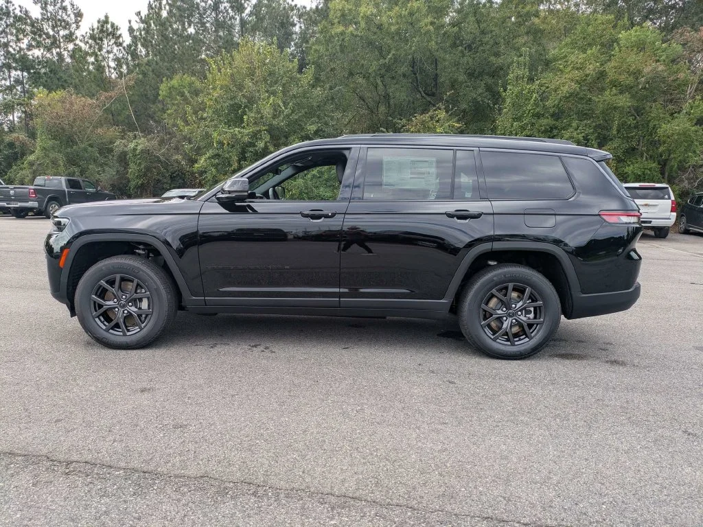New 2027 High-Gloss Black Paint Jeep  image 7