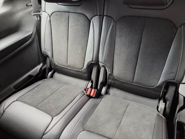 New 2026 Diamond Black Crystal Pearlcoat Jeep Laredo image 34