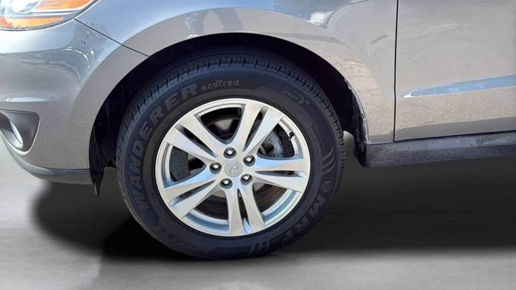 Used 2010 Harbor Gray Metallic Hyundai Limited image 17