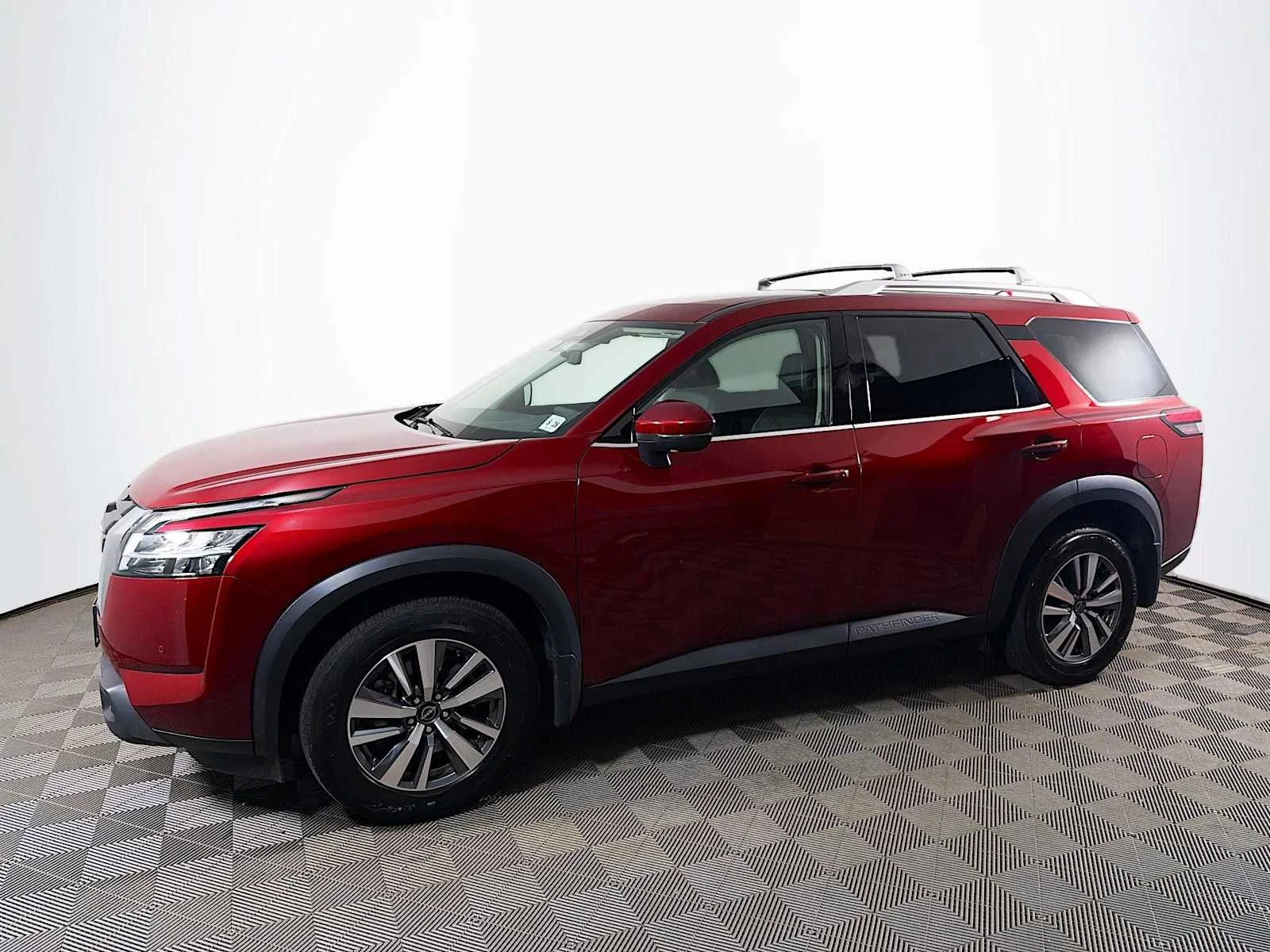 2023 Nissan Pathfinder SL 4WD's photo