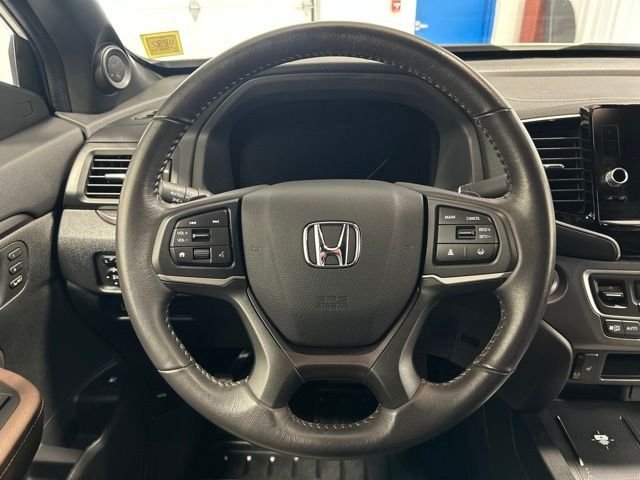 Certified Used 2025 Platinum White Pearl Honda RTL image 17