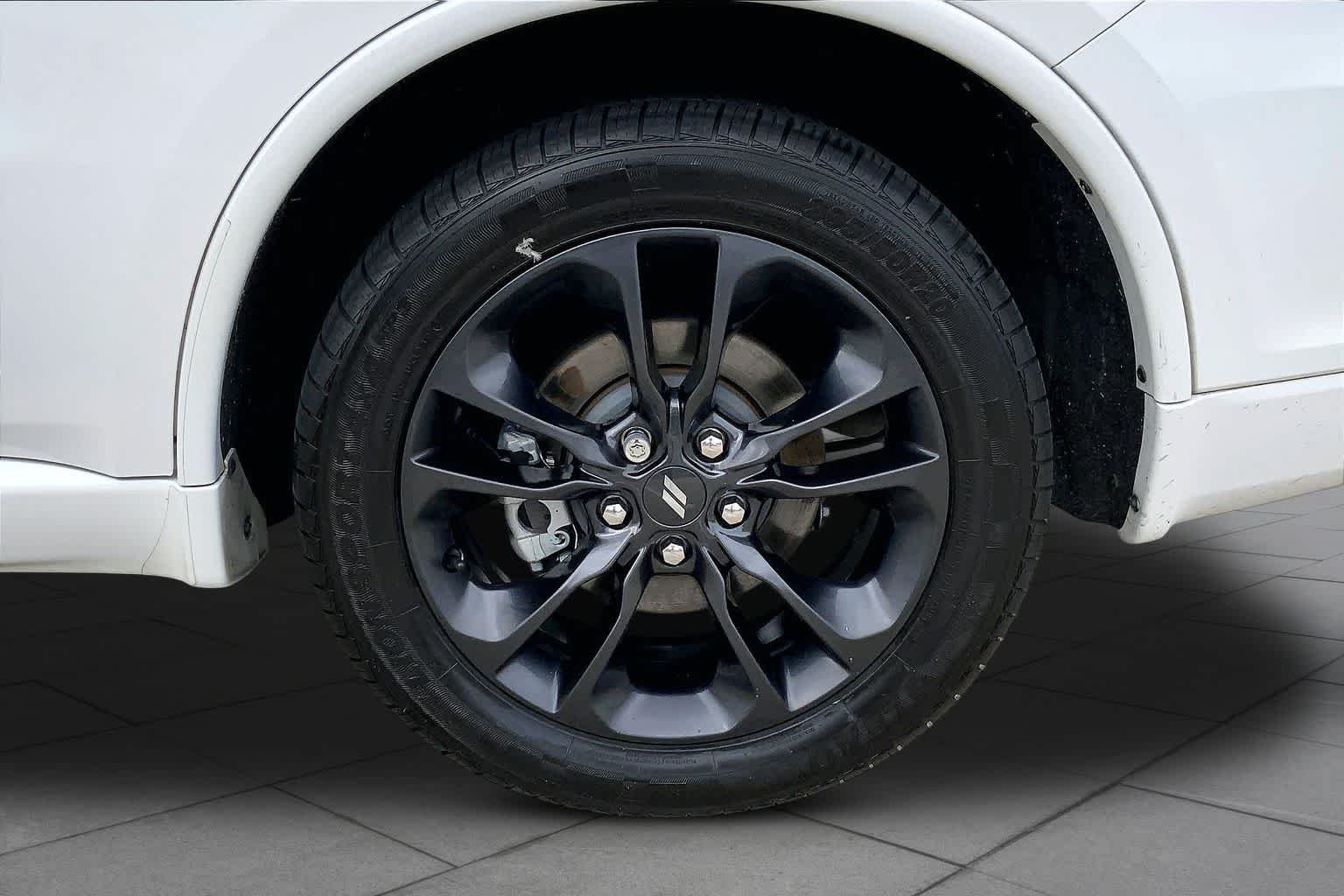 Used 2023 White Knuckle Clearcoat Dodge Hemi Orange image 11