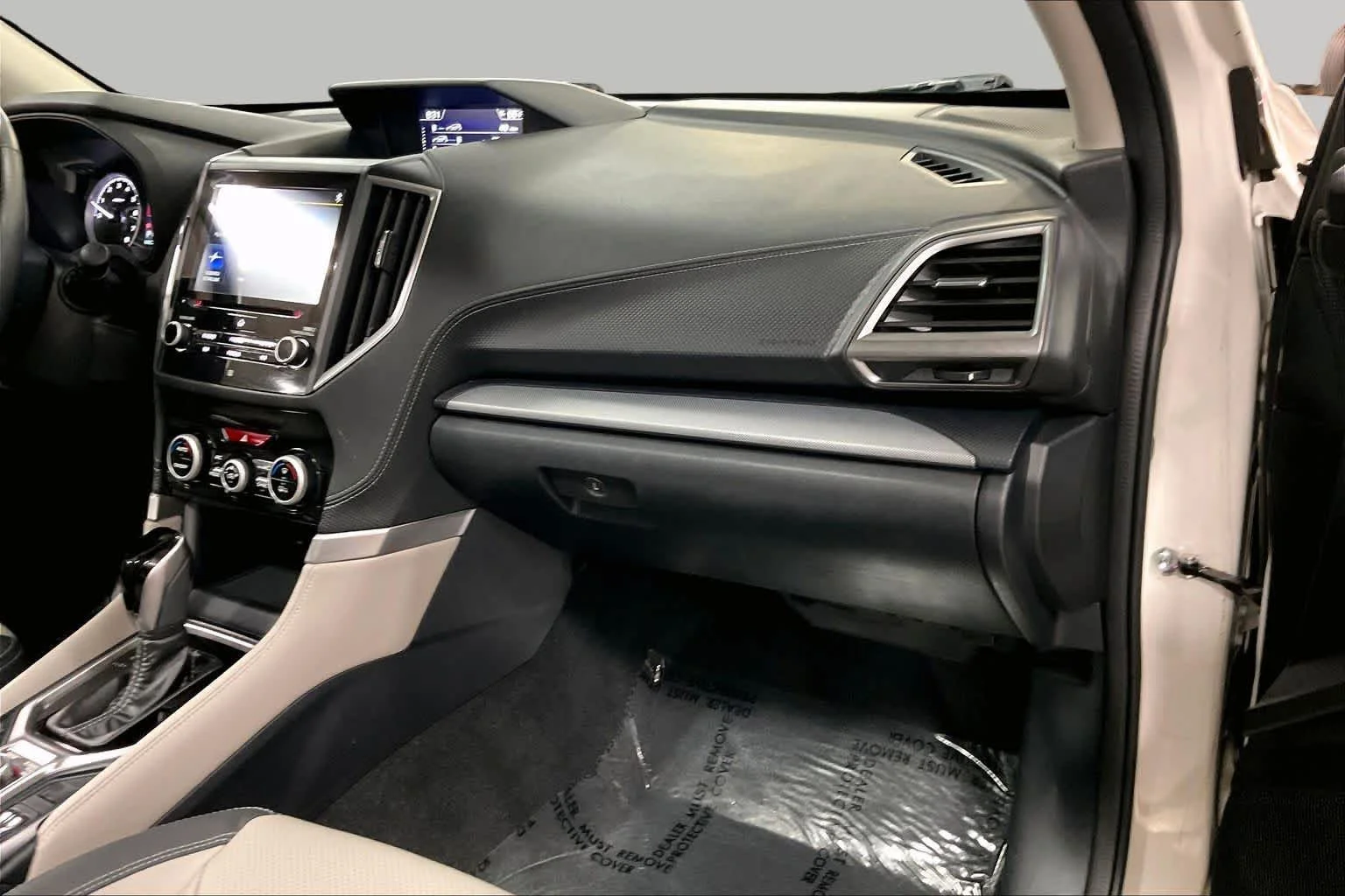 Used 2019 Crystal White Pearl Subaru Limited image 37