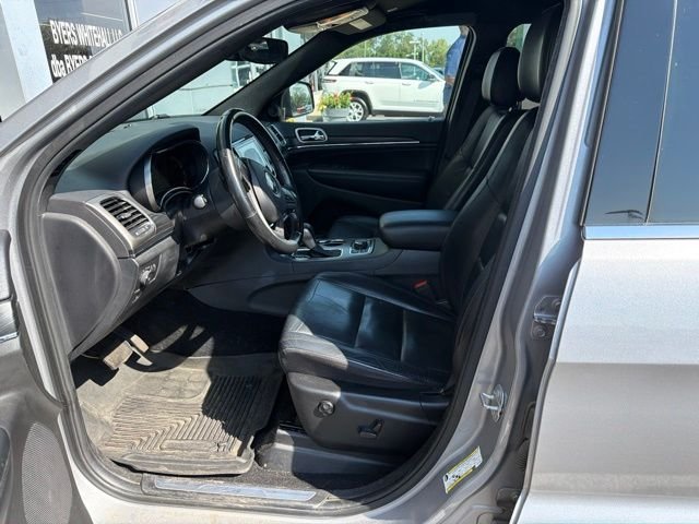 Used 2019 Silver Jeep Limited image 4