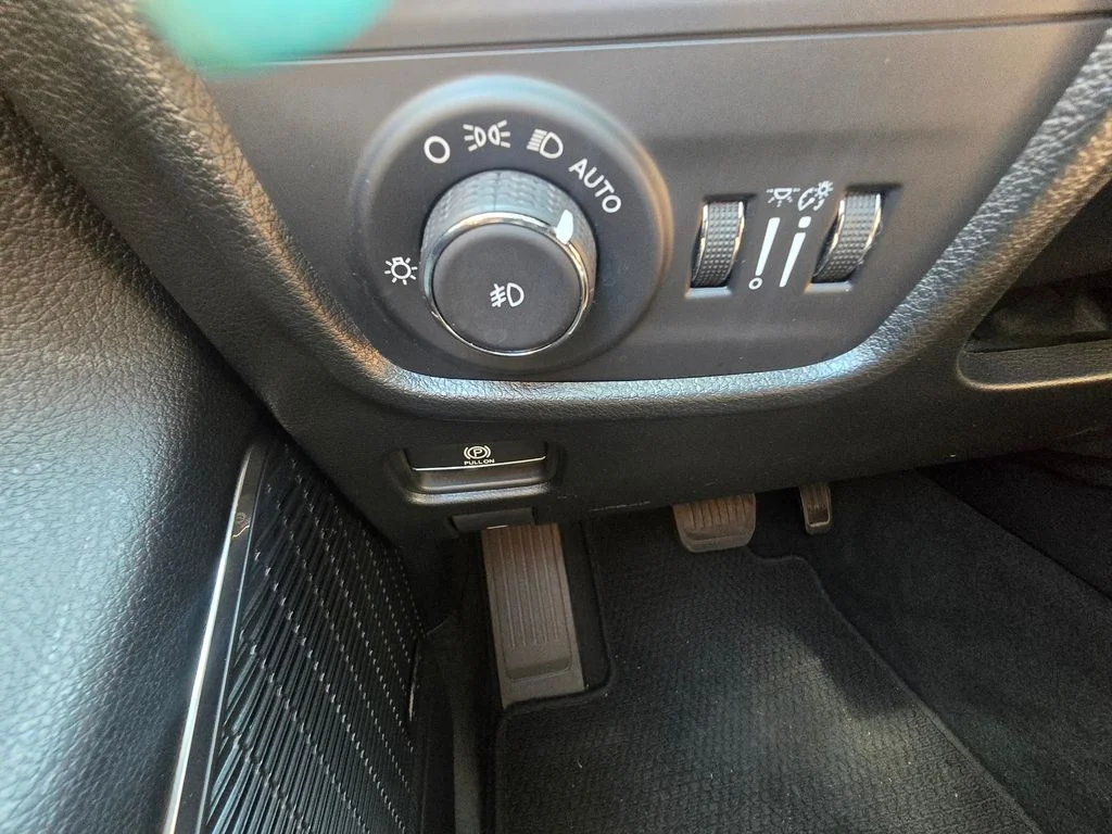 Used 2023 White Jeep Summit image 24