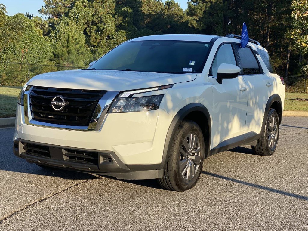 Certified Used 2025 Glacier White Nissan SV image 11