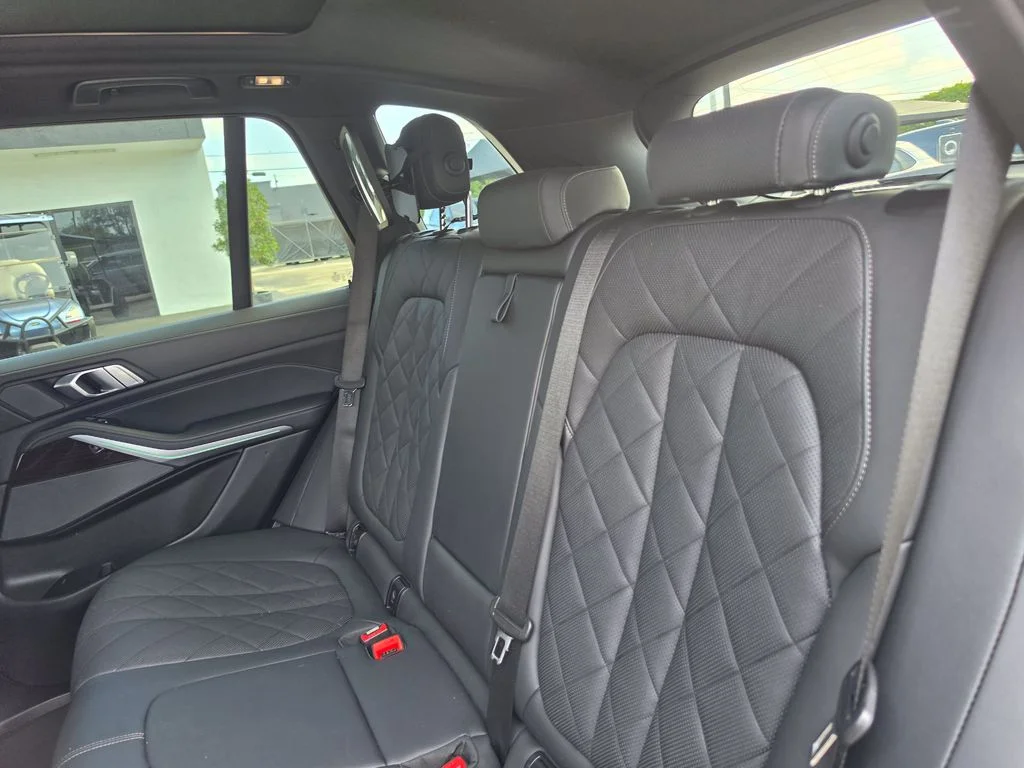 Used 2024 Gray BMW sDrive40i image 10