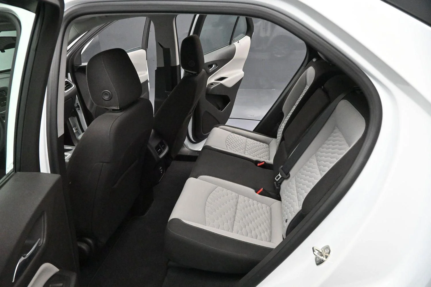 Used 2019 SUMMIT WHITE Chevrolet LS image 27