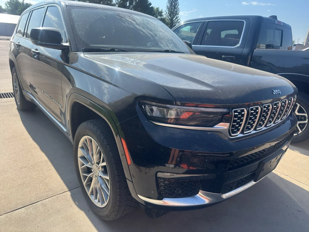 Used 2022 Diamond Black Crystal Pearlcoat Jeep Summit image 2