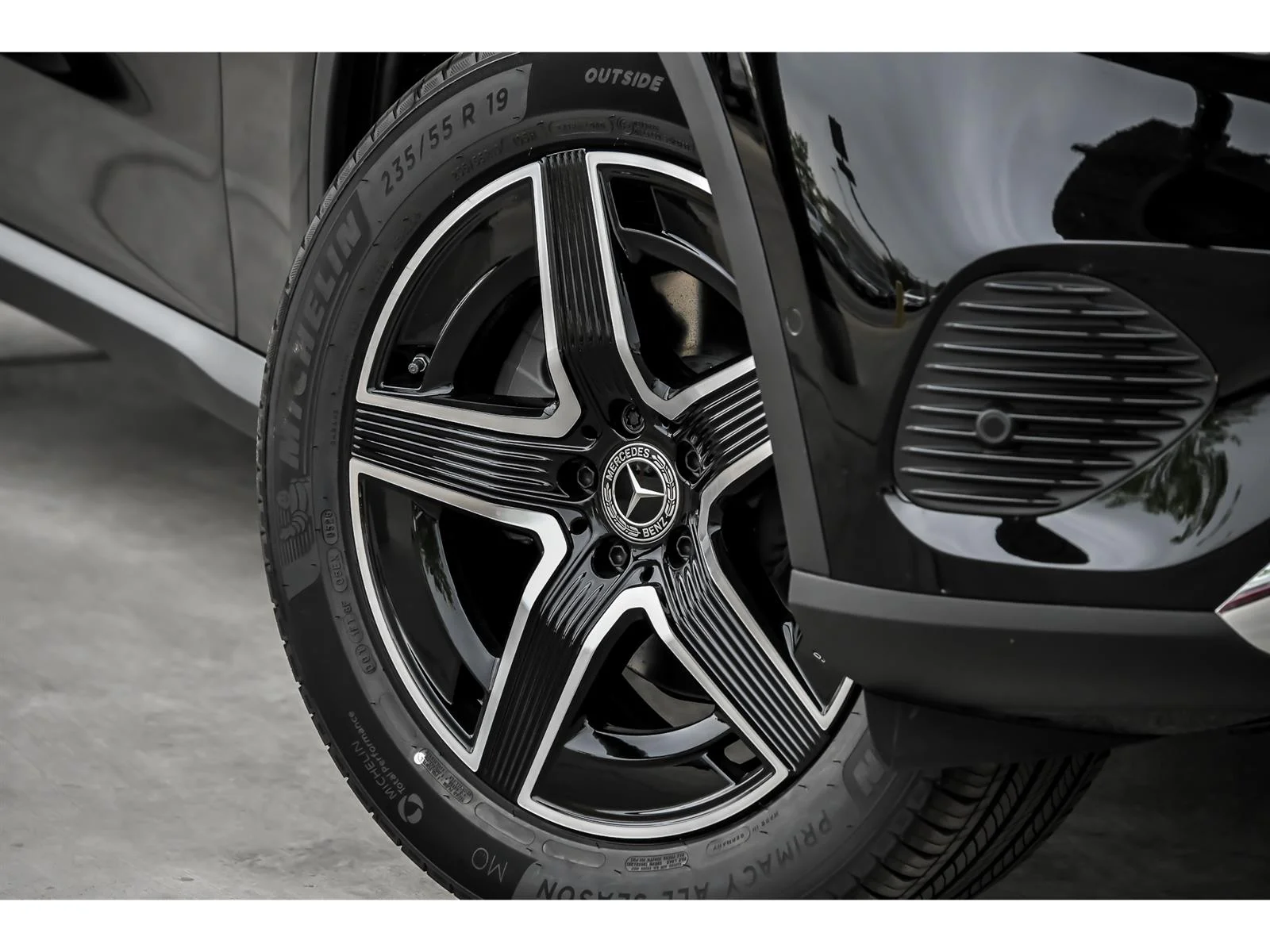 New 2026 Black Mercedes-Benz GLC 300 4MATIC® image 3