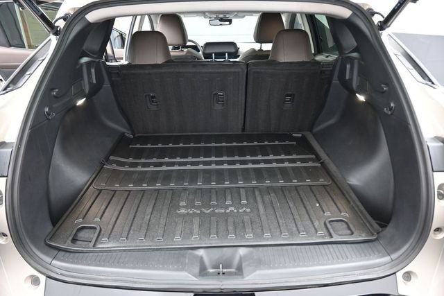 Used 2025 Gold Nissan Platinum image 12