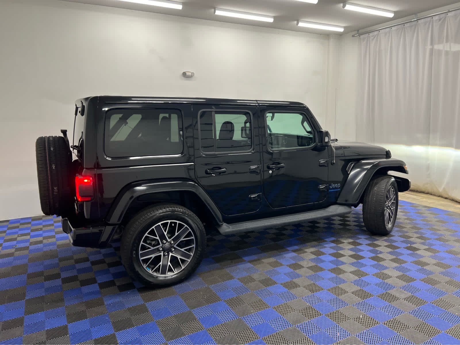 Used 2023 Black Clearcoat Jeep Sahara High Altitude image 13