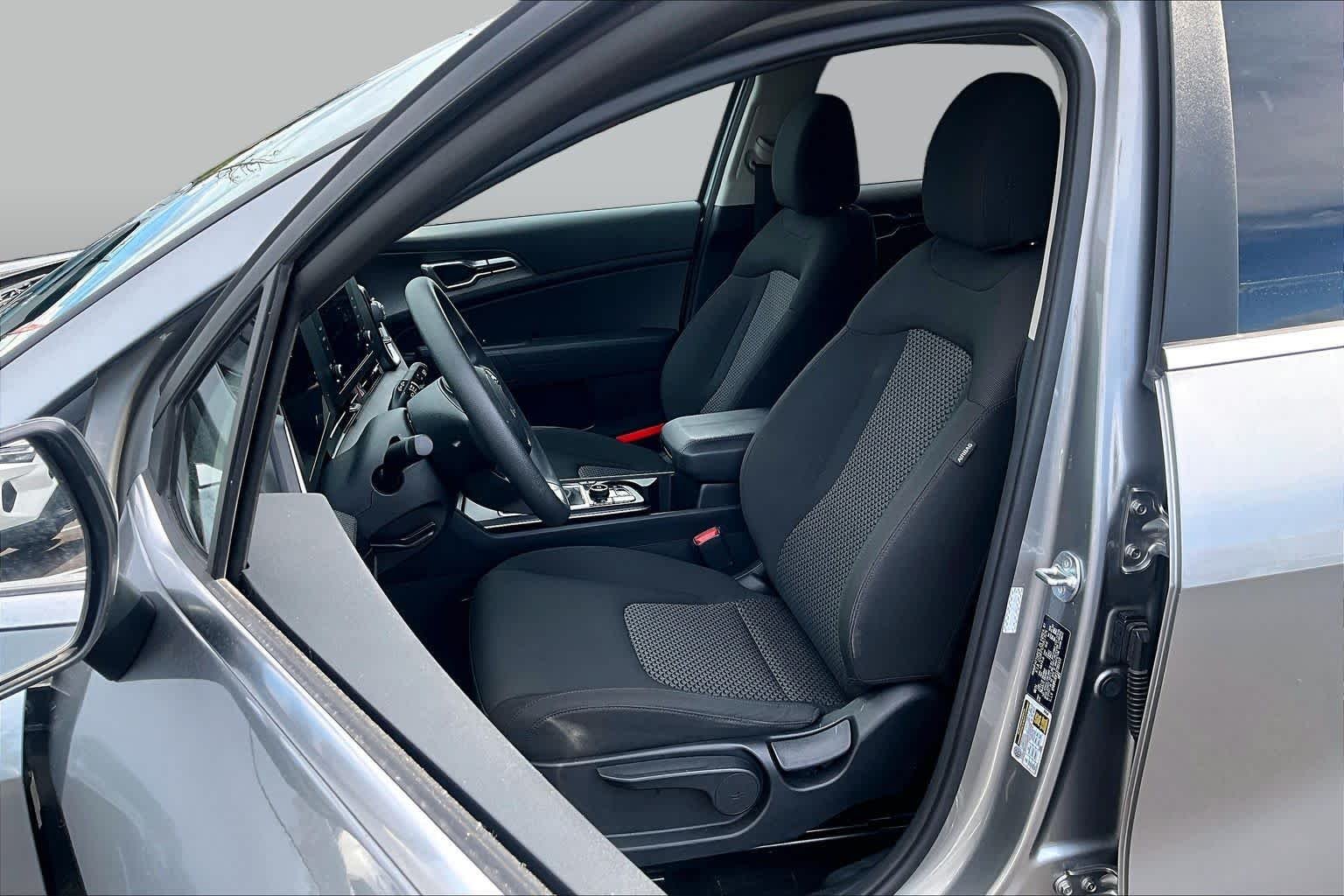 Pre-Owned 2025 Kia Sportage LX