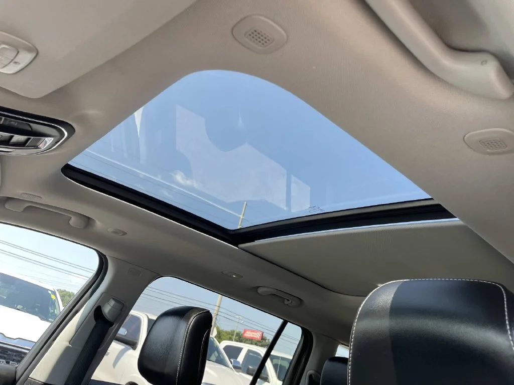 Used 2023 White Jeep Limited image 45