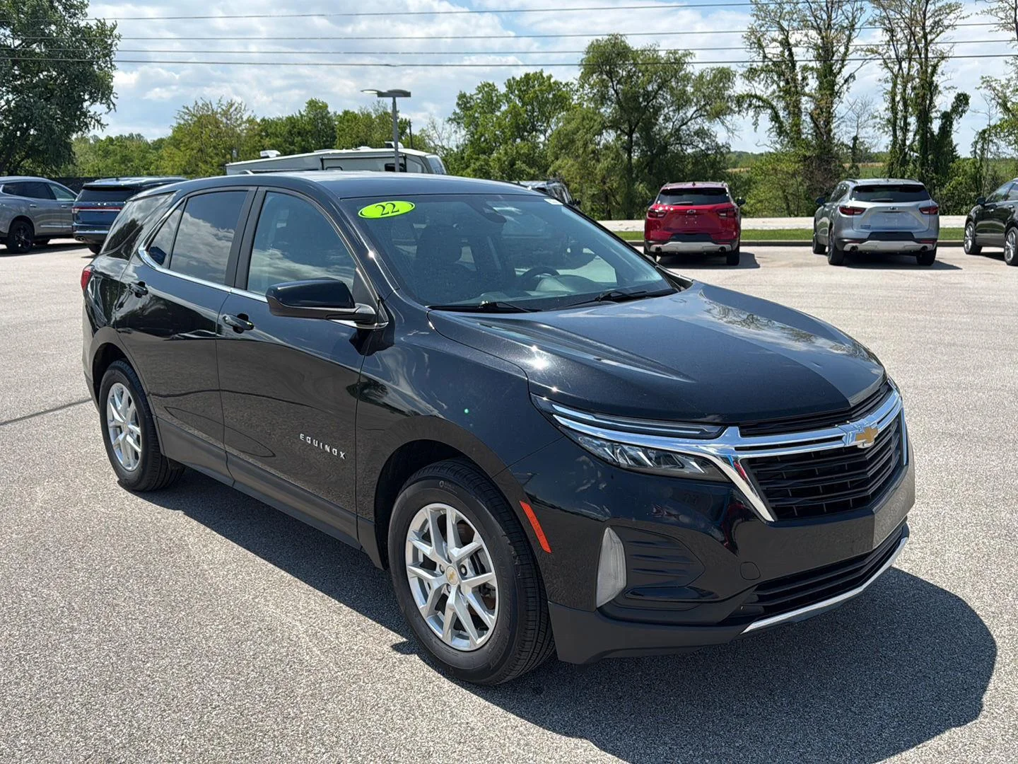 Used 2022 Chevrolet Equinox LT with VIN 2GNAXKEV4N6121412 for sale in Salem, IN