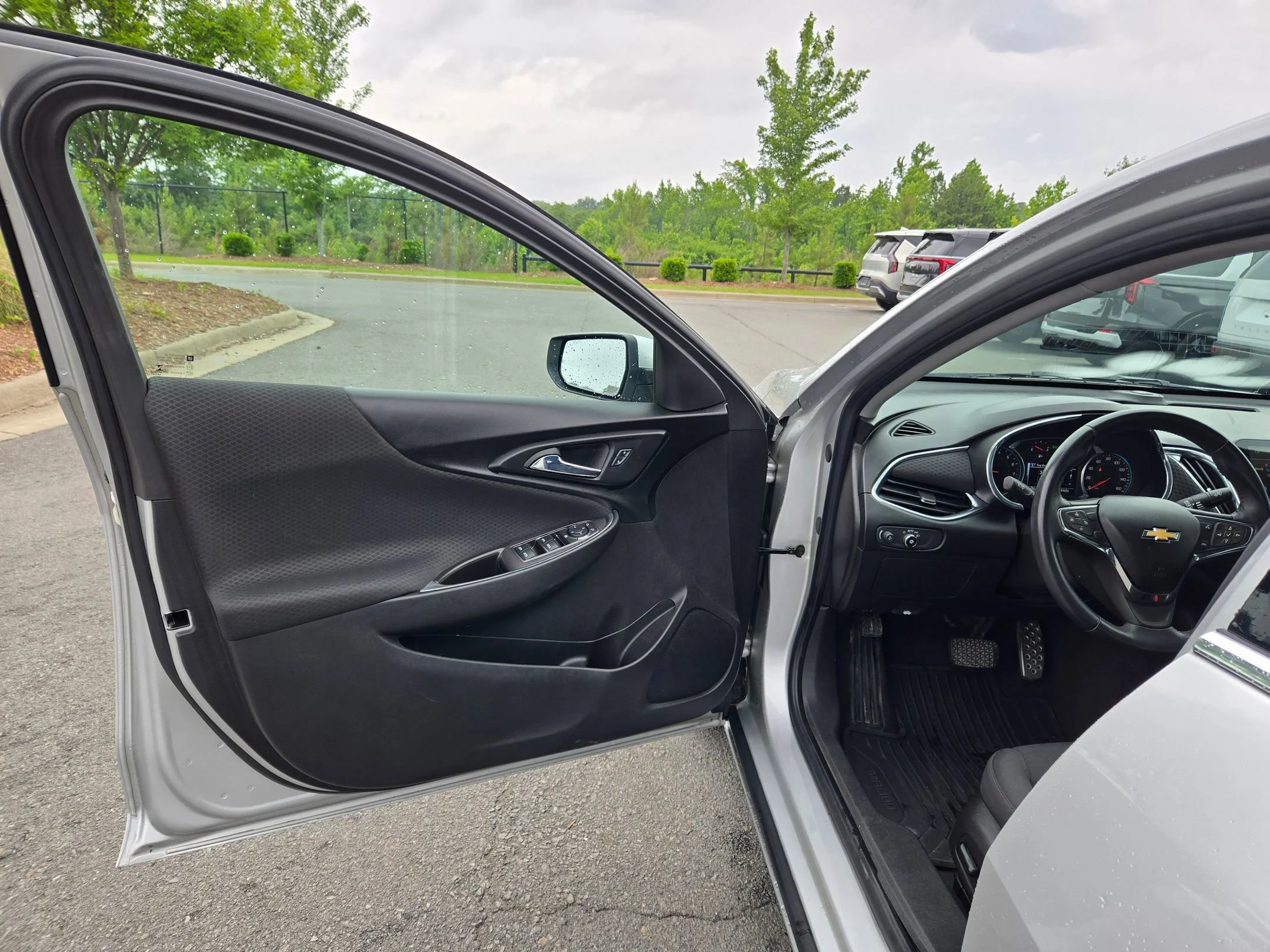 Used 2016 Silver Ice Metallic Chevrolet LT image 20