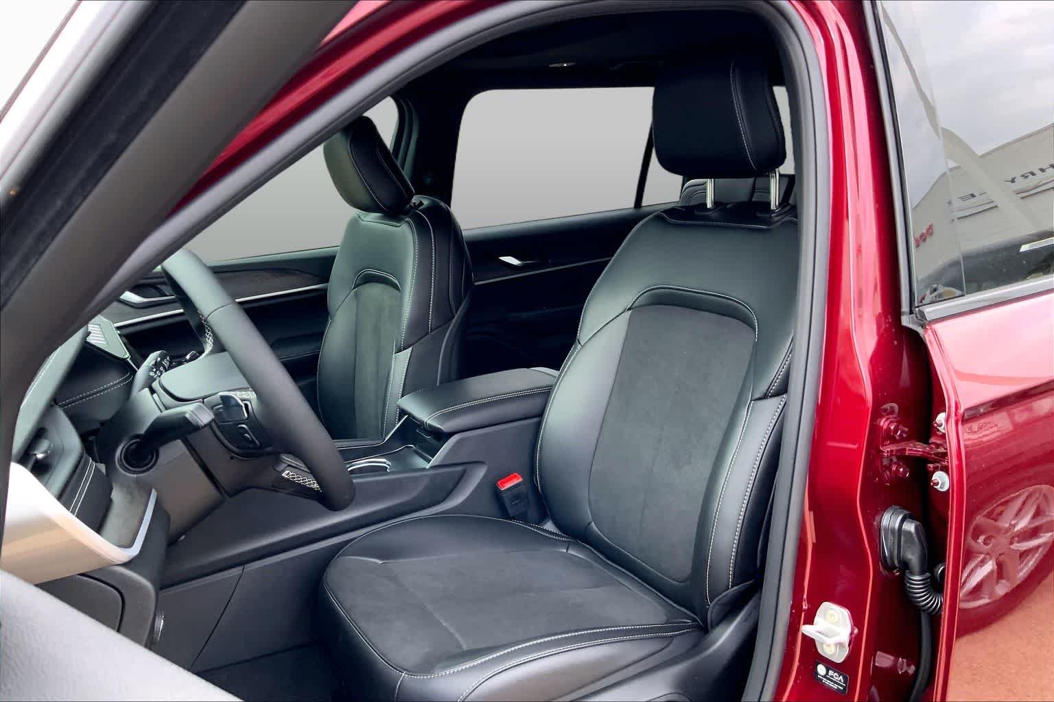 New 2026 Velvet Red Pearlcoat Jeep Laredo Altitude image 9