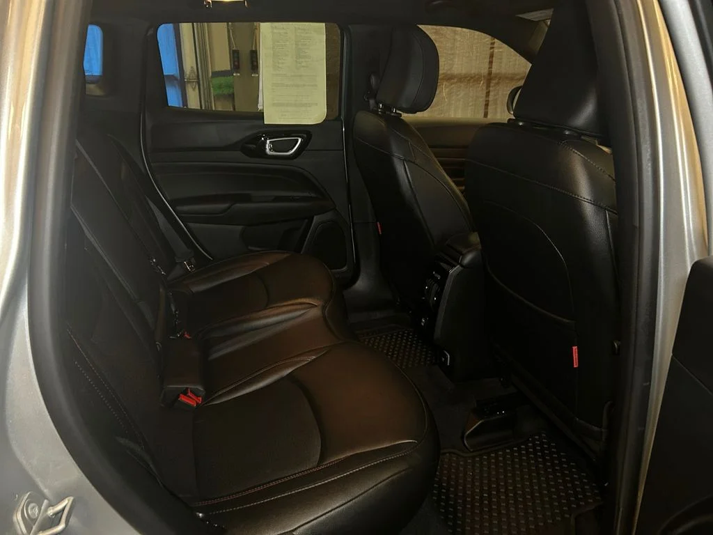 Used 2025 Silver Zynith Jeep Trailhawk image 17