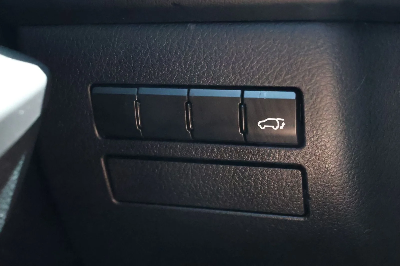 Used 2016 Silver Lexus 200t image 23