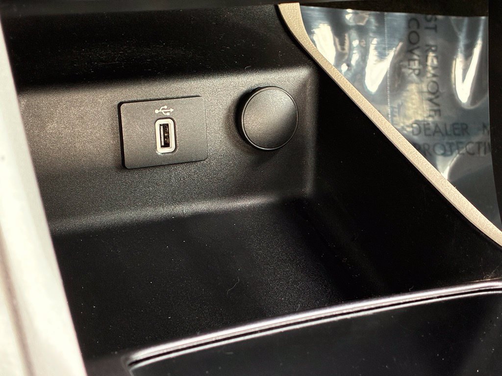 Used 2018 Gold Ford SE image 19