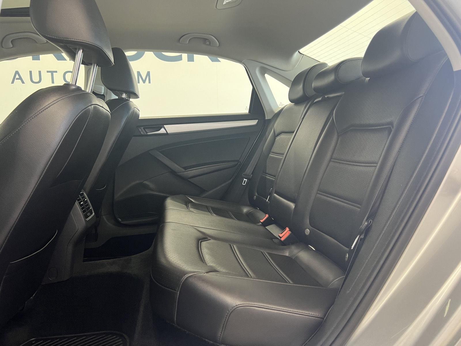 Used 2013 Reflex Silver Metallic Volkswagen 2.5L SE image 24