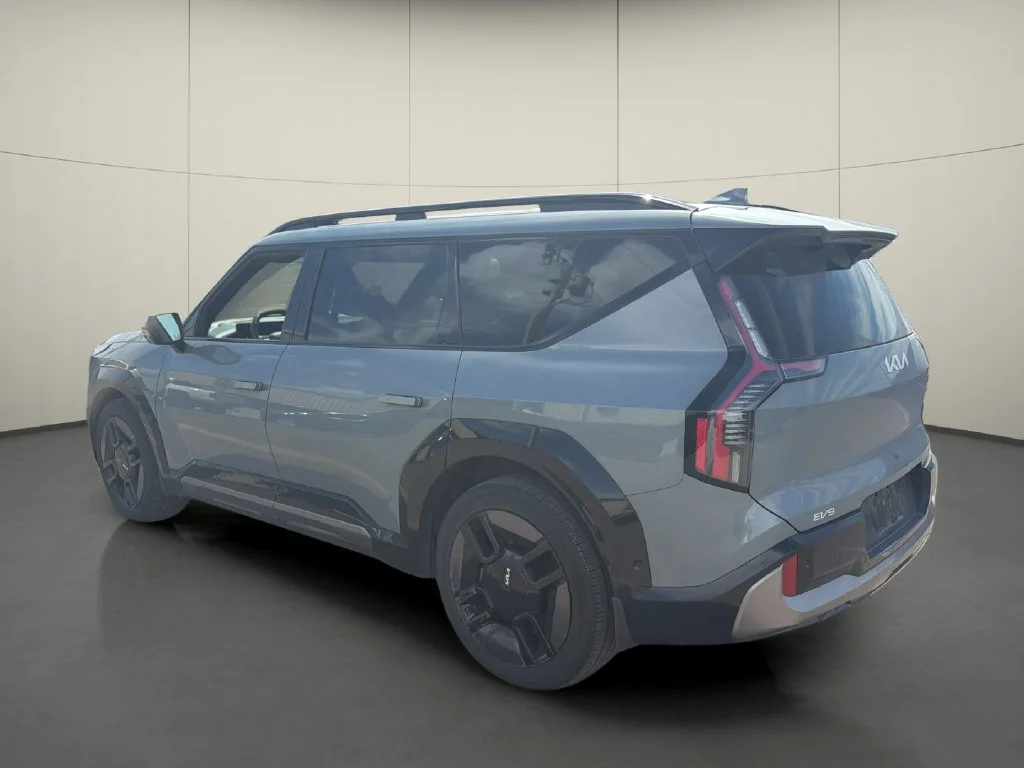 Used 2024 Green Kia GT-Line image 5