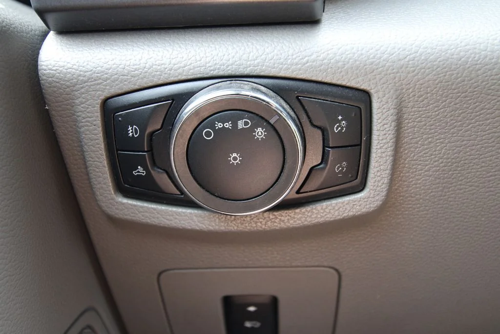 Used 2015 Red Ford XLT image 21