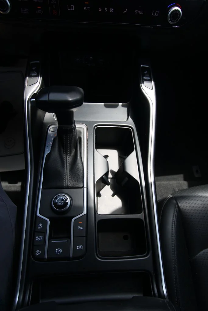 Used 2024 Black Kia S image 27