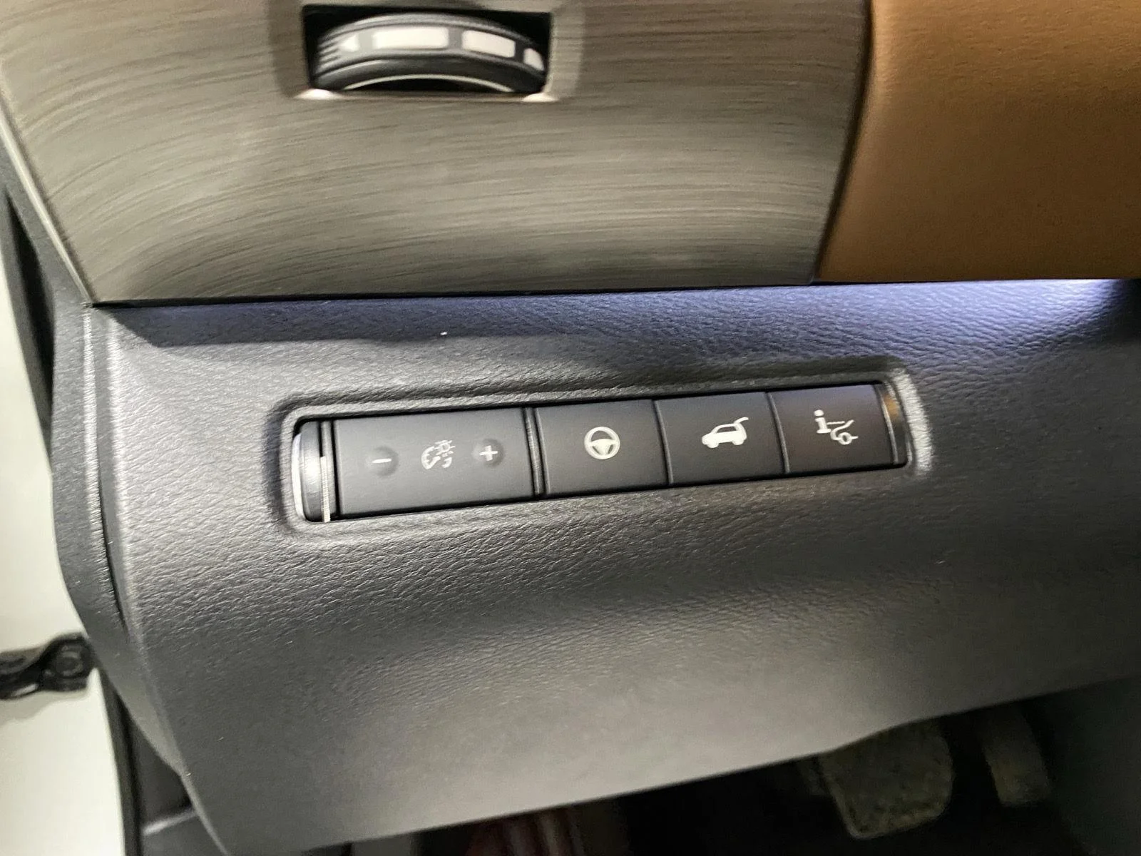Used 2022 Pearl White Tricoat Nissan Platinum image 21