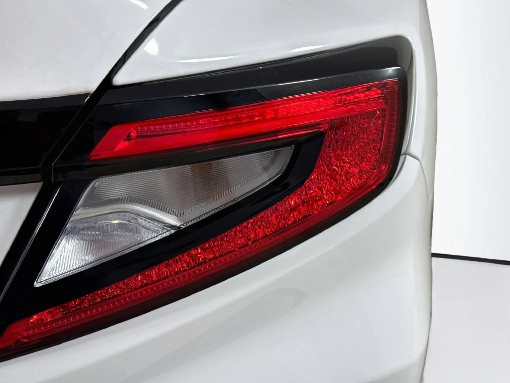 Used 2024 White Subaru Base image 27