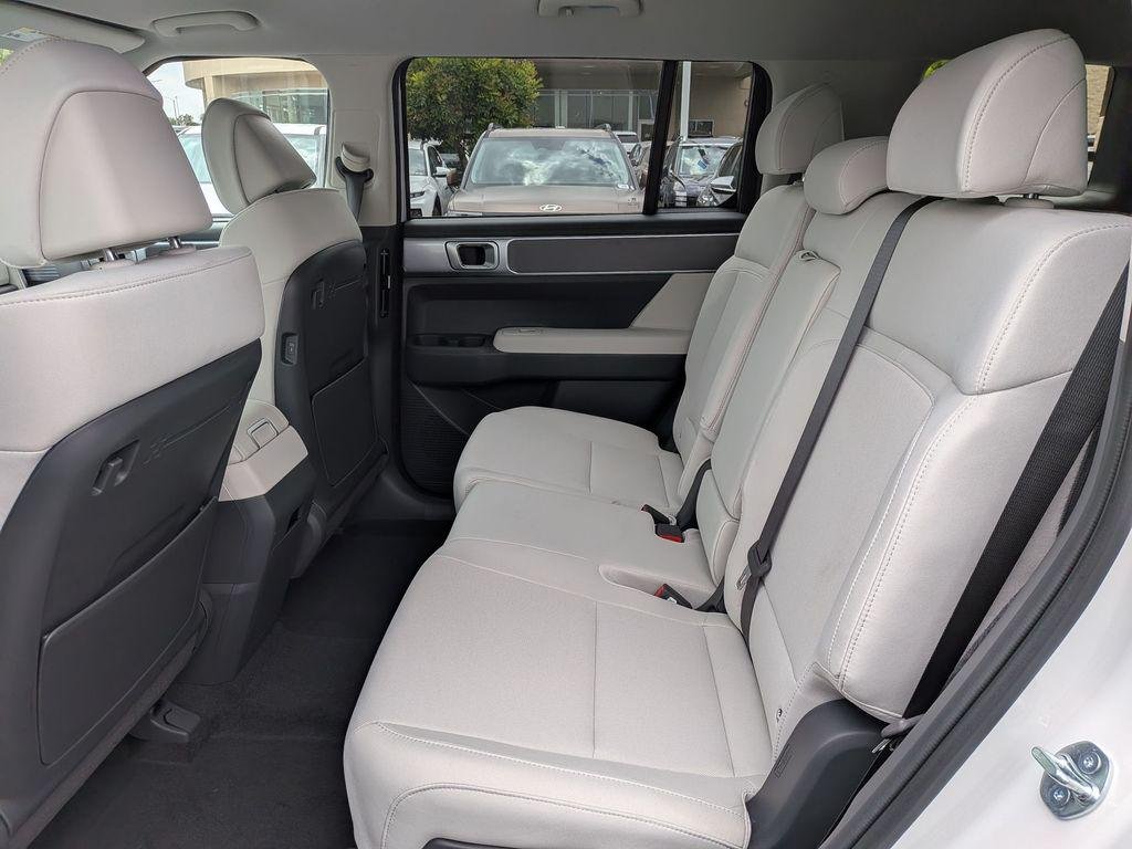 New 2026 White Hyundai SE FWD image 29