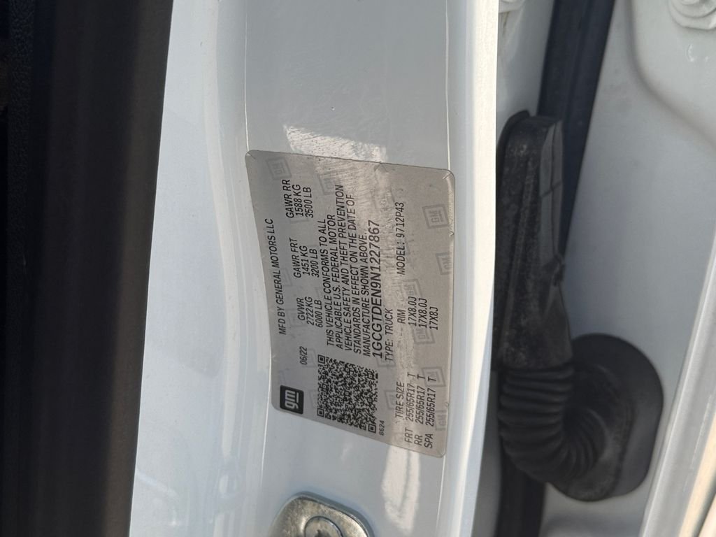 Used 2022 White Chevrolet Z71 image 29