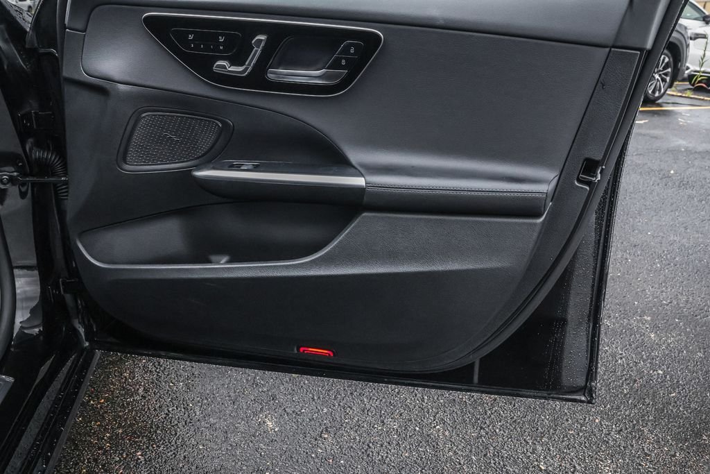 Used 2025  Mercedes-Benz C 300 image 39